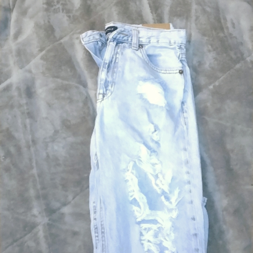 Aeropostale 90s style baggy torn boyfriend trend light washed jeans ripped